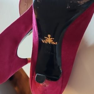 Prada pumps size 8 fuschia suede